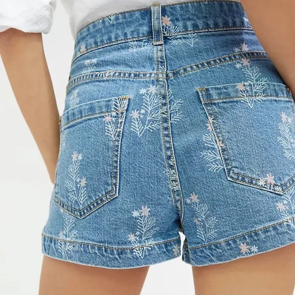 NWT Anthropologie Pilcro Woman's Embroidered Ultra High-Rise Denim Shorts 32 - Picture 3 of 5